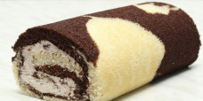 desserts-black-forest-roulade-fresh-cream-roll-gusto-bakery (10)