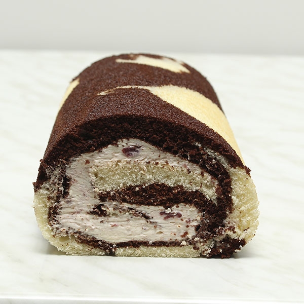 desserts-black-forest-roulade-fresh-cream-roll-gusto-bakery (9)