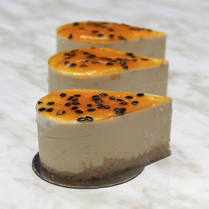 desserts-passion-fruit-cheesecake-individual-gusto-bakery (8)