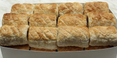 party-pack-party-sausage-rolls-24-gusto-bakery