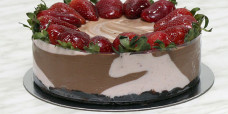 desserts-marbled-strawberry-milk-chocolate-cheesecake-gusto-bakery
