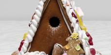 seasonal-christmas-xmas-gingerbread-house-small-gusto-bakery (1)