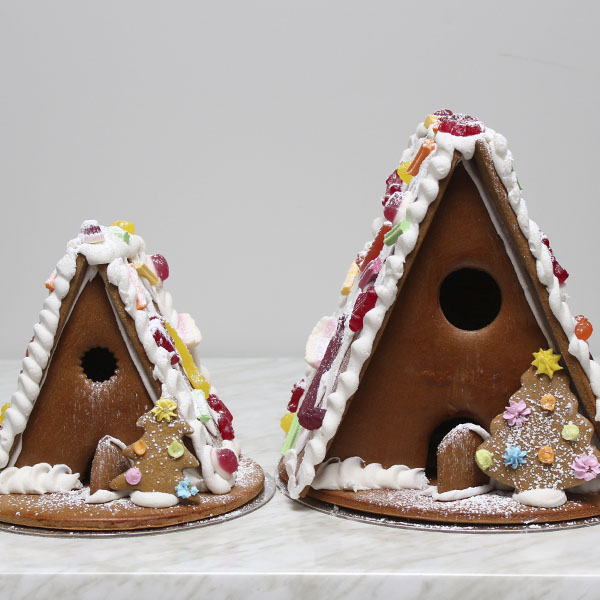 seasonal-christmas-xmas-gingerbread-house-two-gusto-bakery (1)