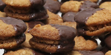 biscuits-anzac-salted-caramel-peanut-butter-chocolate-gusto-bakery