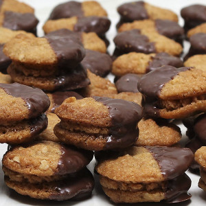 biscuits-anzac-salted-caramel-peanut-butter-chocolate-gusto-bakery