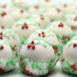 seasonal-christmas-fruit-cake-truffles-gusto-bakery (1)