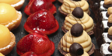 slices-petit-fours-desserts-gusto-bakery