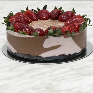 desserts-marbled-strawberry-milk-chocolate-cheesecake-gusto-bakery (7)